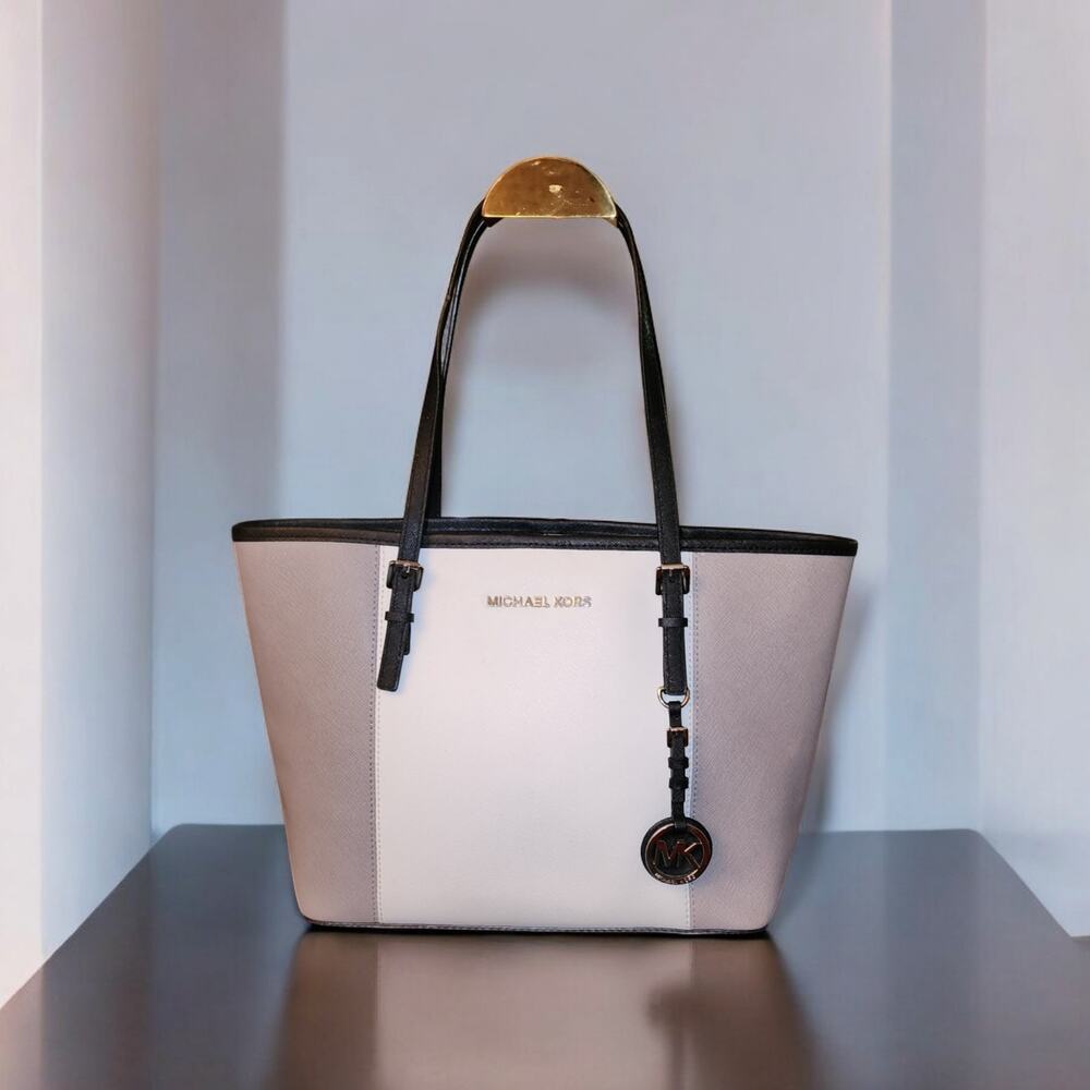 MICHAEL KORS JET SET Medium Saffiano Leather Tote Bag gray white